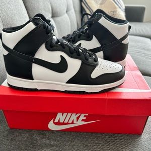 NWT Nike dunk high 🐼